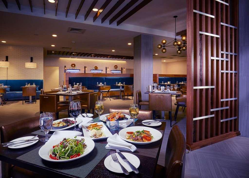 The Madison Concourse Hotel Restoran fotoğraf