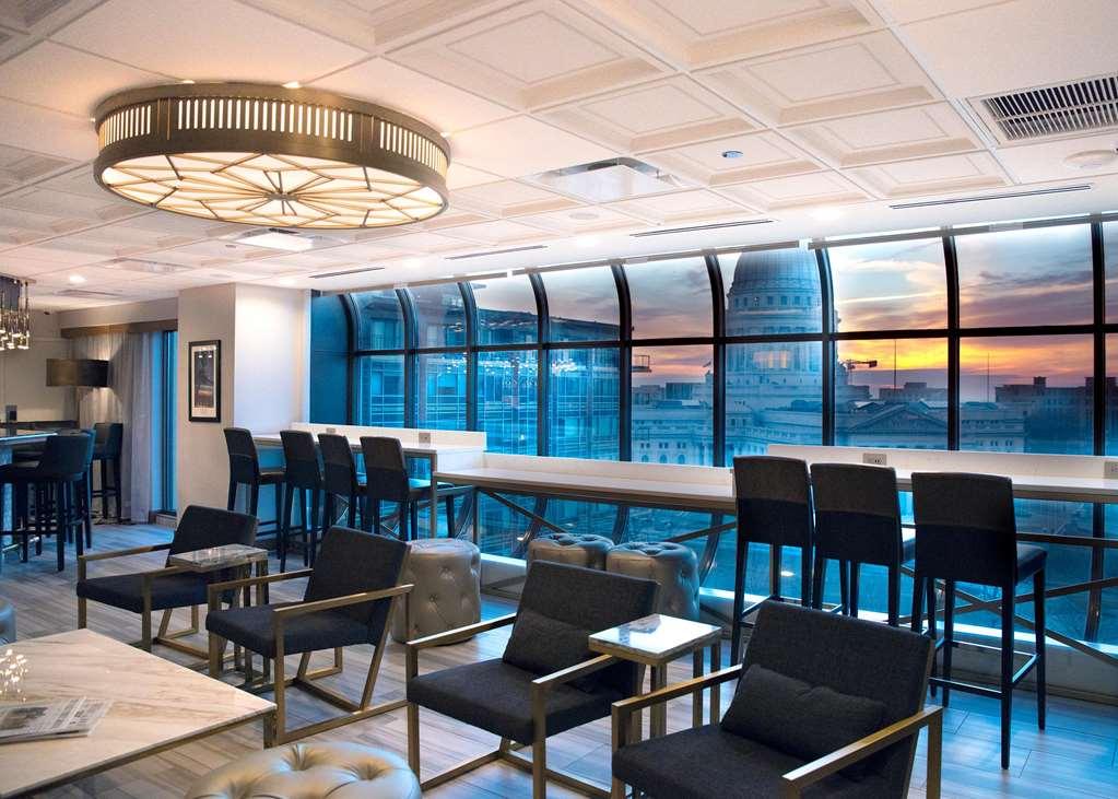 The Madison Concourse Hotel Restoran fotoğraf