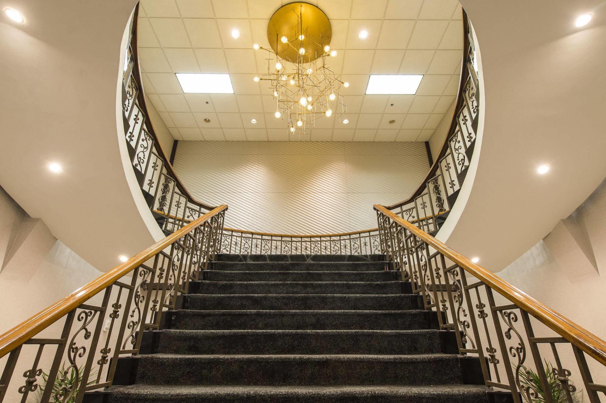 The Madison Concourse Hotel Dış mekan fotoğraf
