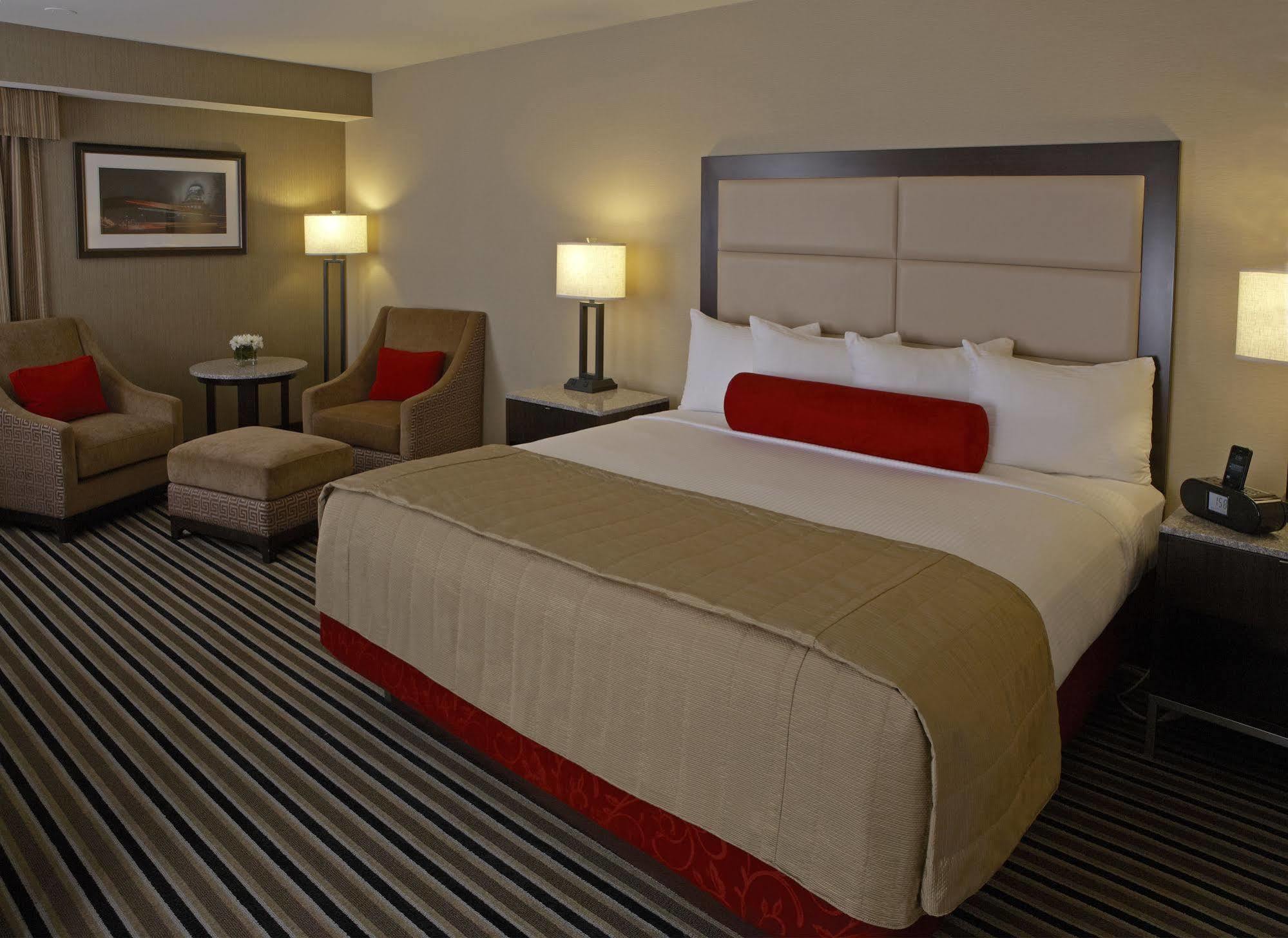 The Madison Concourse Hotel Dış mekan fotoğraf