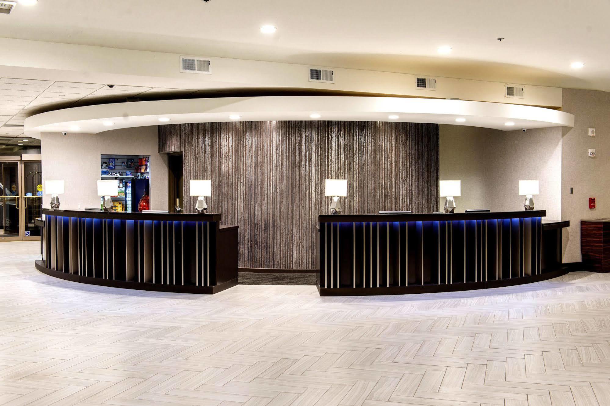 The Madison Concourse Hotel Dış mekan fotoğraf